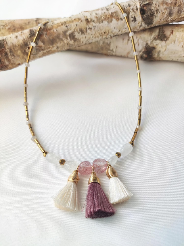 Collar cuarzo fresa y piedra lunar.