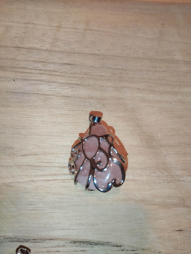 Pendentif en quartz rose et métal 
