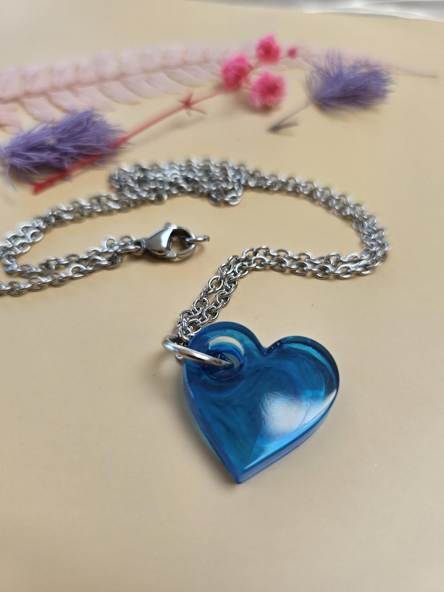 Pendentif en résine - Coeur turquoise