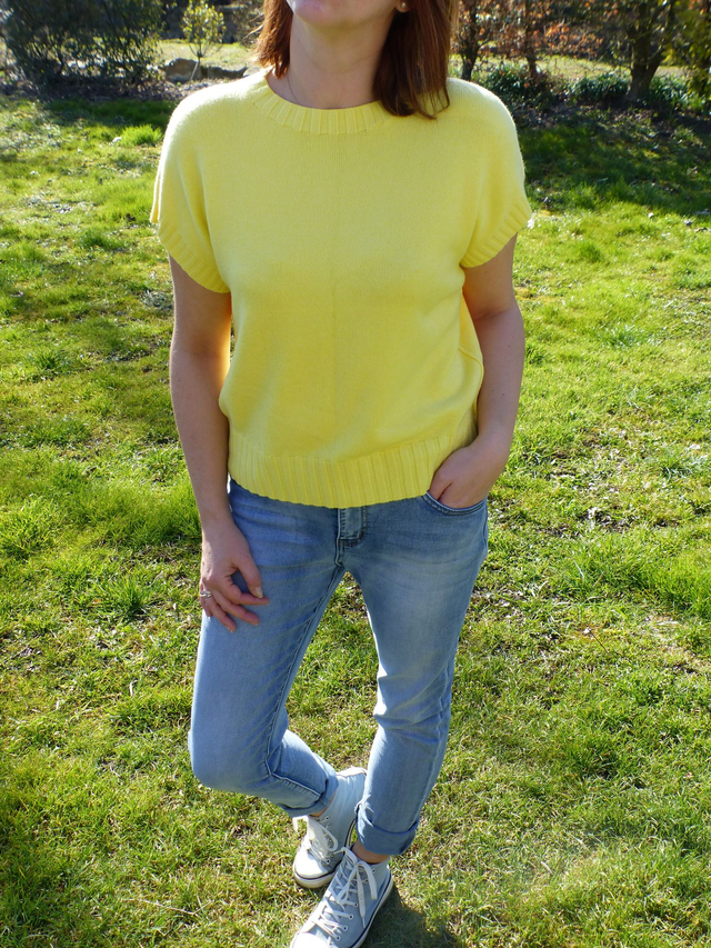 pull manche courte jaune