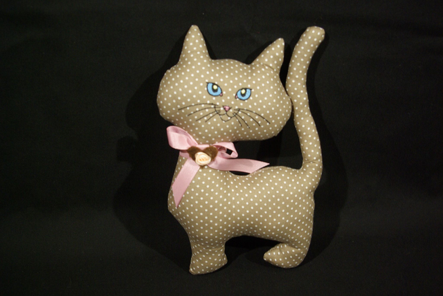 654-Doudou chat petit modèle, marron à pois blanc hauteur 26 cm