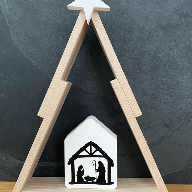 Tannenbaum mit Krippe 