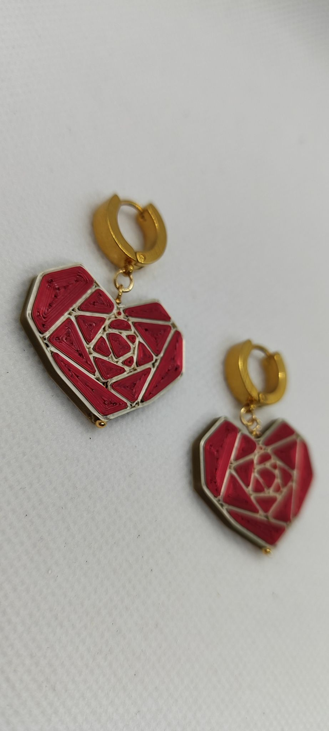 Pendientes Pasión en 3D | Rojo Intenso y Dorado | Diseño Sofisticado y Empoderador