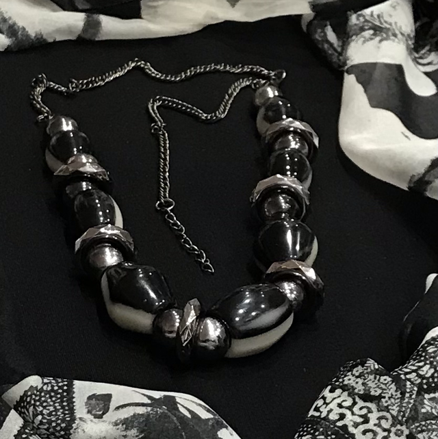 Black/Cream Necklace- NEC51