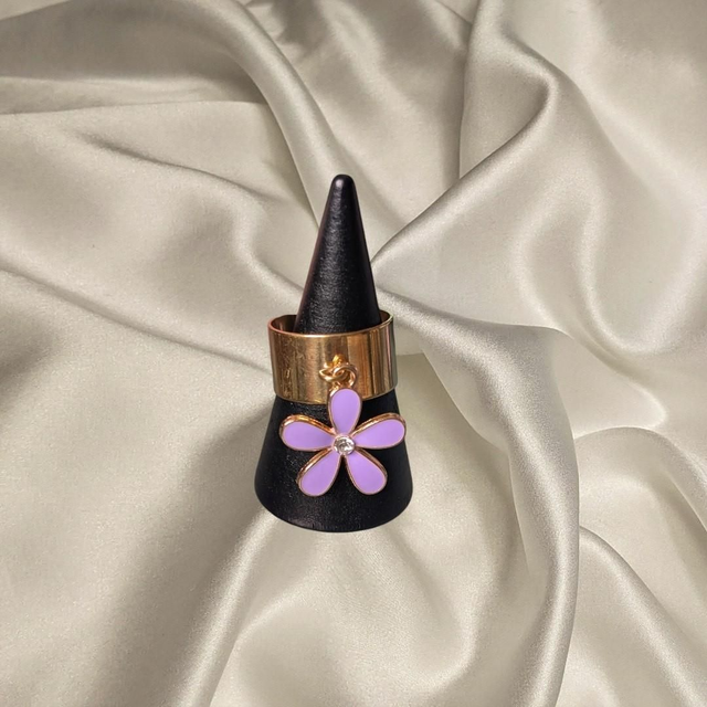Bague doré fleur violette 