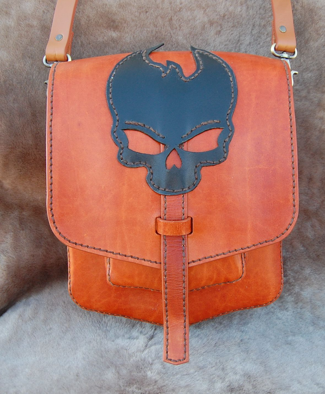 Grand sac en cuir motif tête de mort 