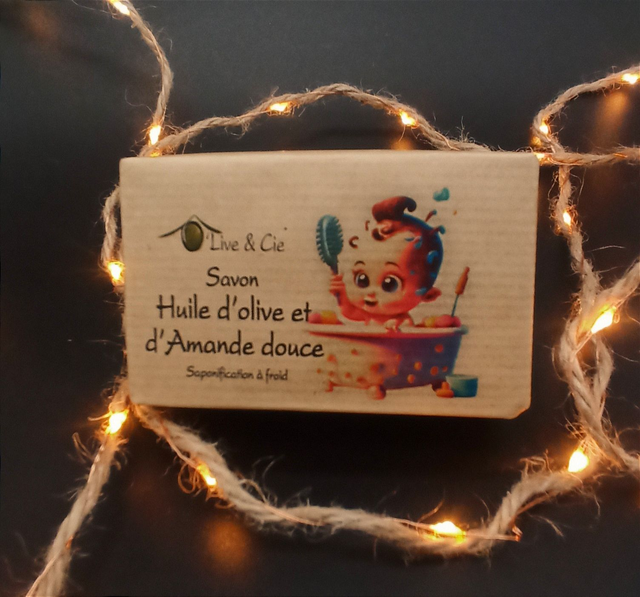 Savon Amande douce, huile d'olive.