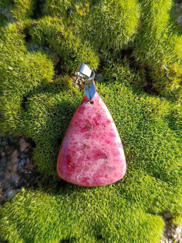 Pendentif Rhodonite naturelle – 3,2 x 2 cm