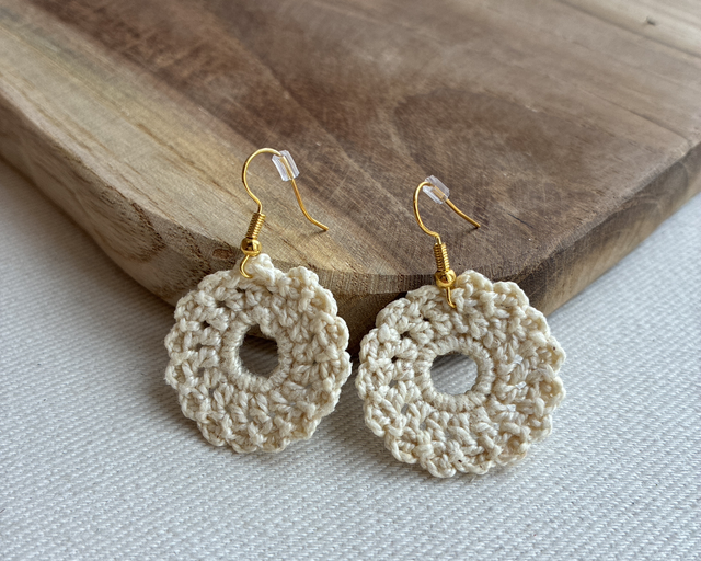 Boucles d’oreilles beiges 