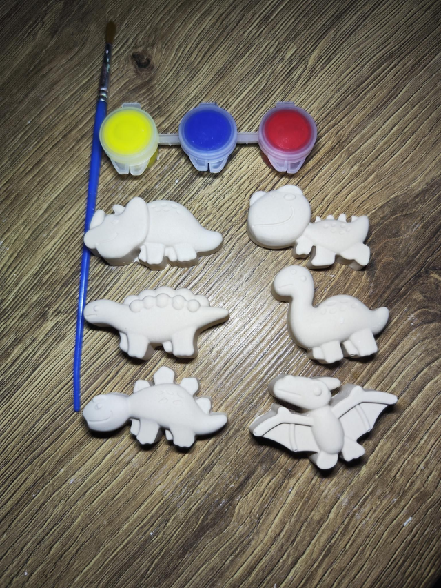 Paint your own dinosaur 