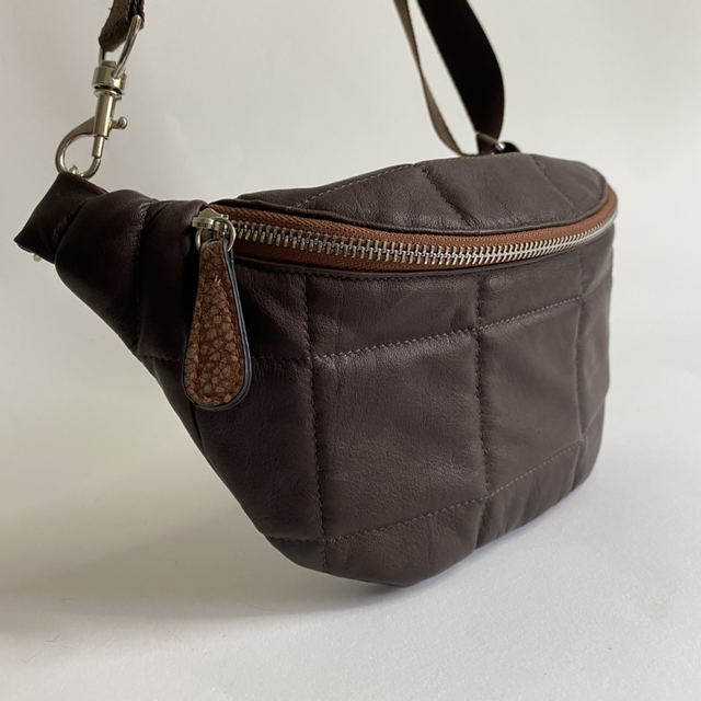 Sac banane en cuir matelassé marron