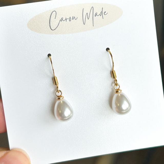 Pearl earrings with 18kt gold plated hook