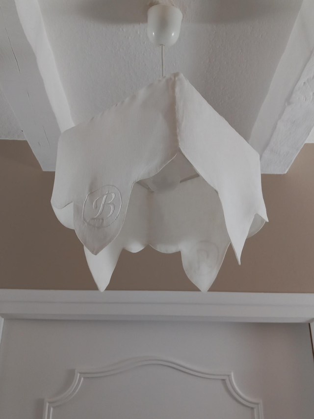 Abat-jour suspension en lin brodé des lettres A et B fait main- plafonnier forme carrée largeur 25 cm