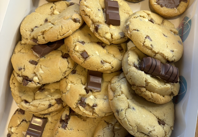 Box of 12 New York filled cookies 