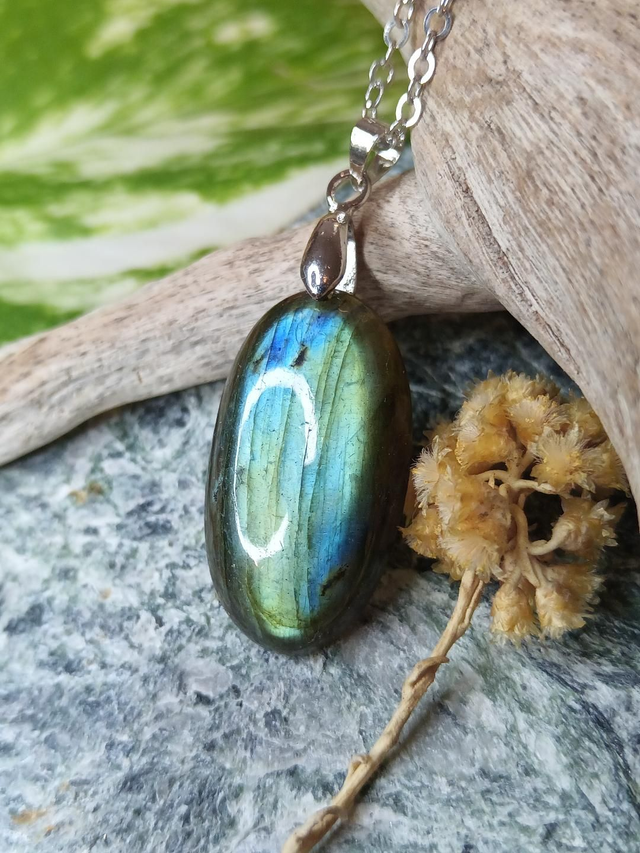 Pendentif 6 labradorite 3x1,5cm