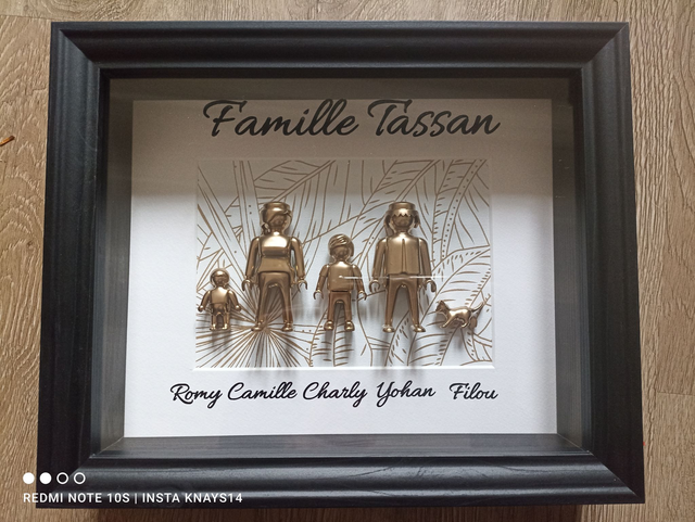 Cadre 4 à 6 personnages 