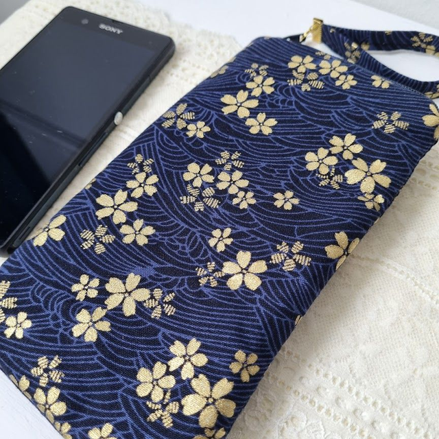 Etui zippé pour smartphone "Sakura" bleu marine