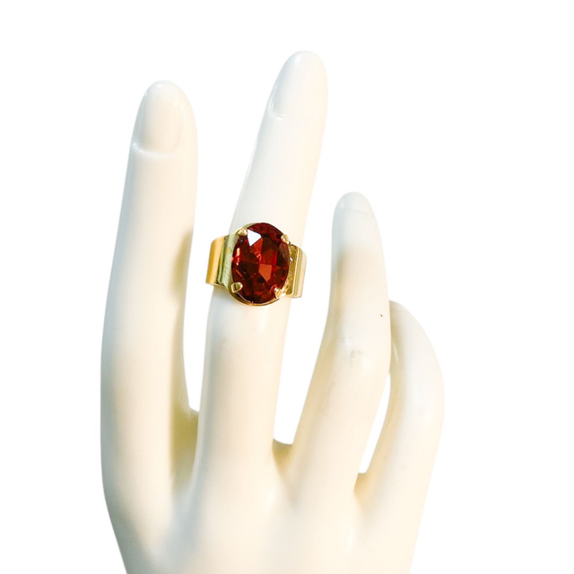 Anello tondo oro con pietra ovale arancione