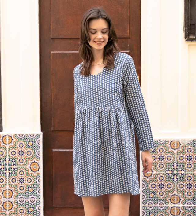 80-7. Robe à fleurs brodées 