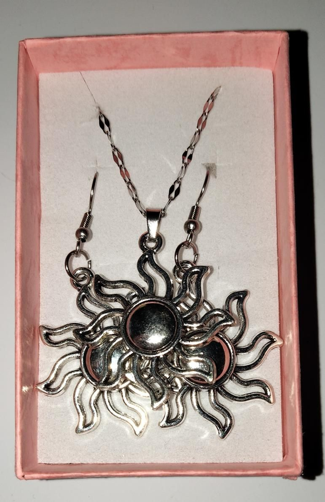 Tibetan Silver Sun Necklace &amp; Earrings Gift Set.