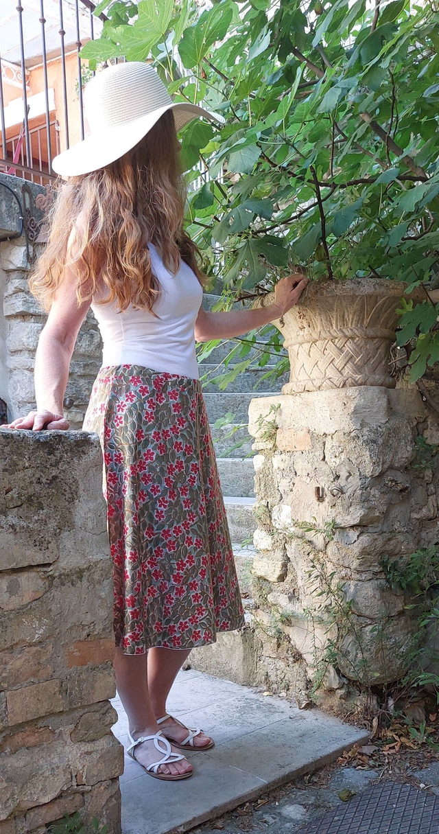 Jupe d'été mi-longue - Coton voile léger – Imprimé Block Print Artisanal – Motif floral rouge sur vert – Slow fashion femme 
