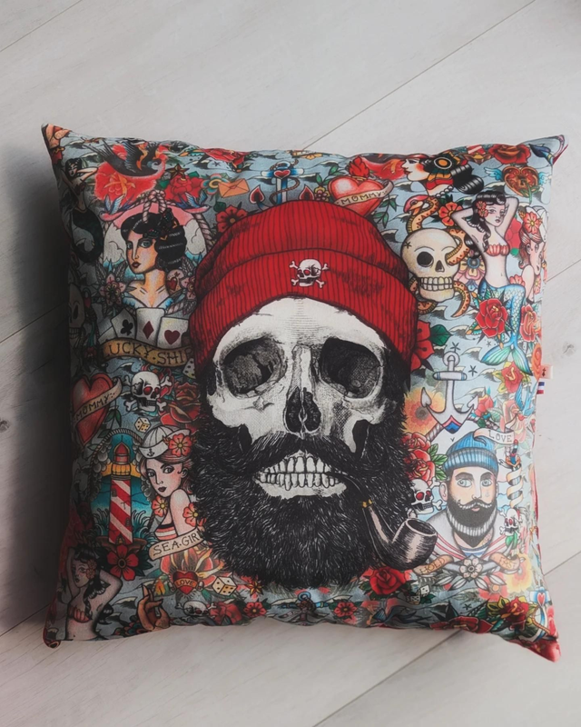 Coussin marin tête de mort 