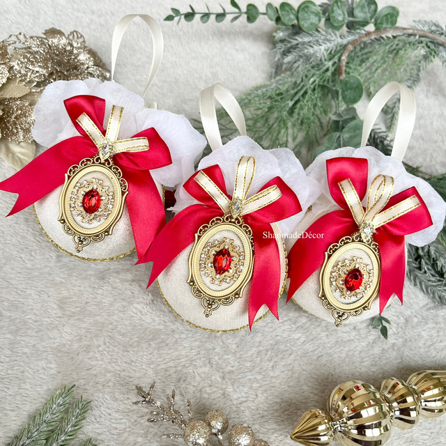 Cream Gold &amp; Red Bauble Trio
