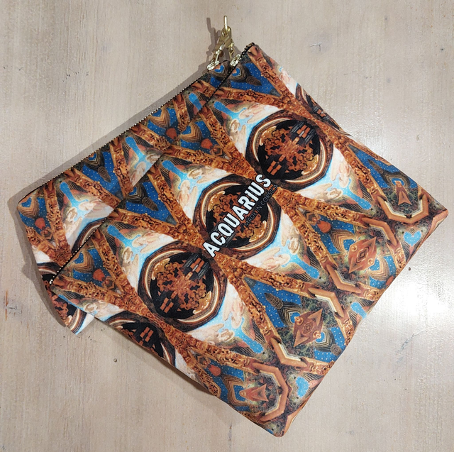 Valencia Rouge. Pochette et trousse en velours.