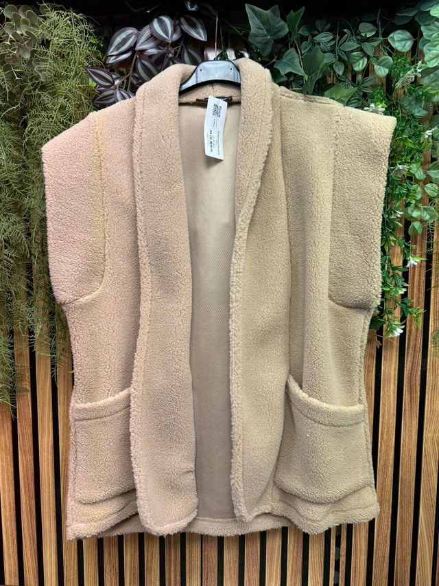 Gilet bouclé kort zand