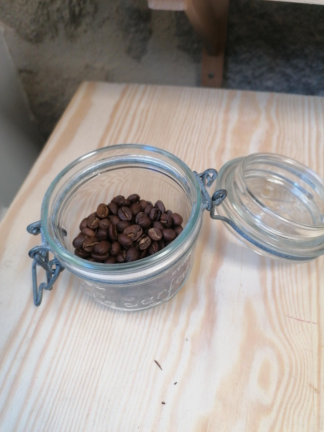 Café Honduras. Prix Pour 100g. Possibilité De Le Moudre