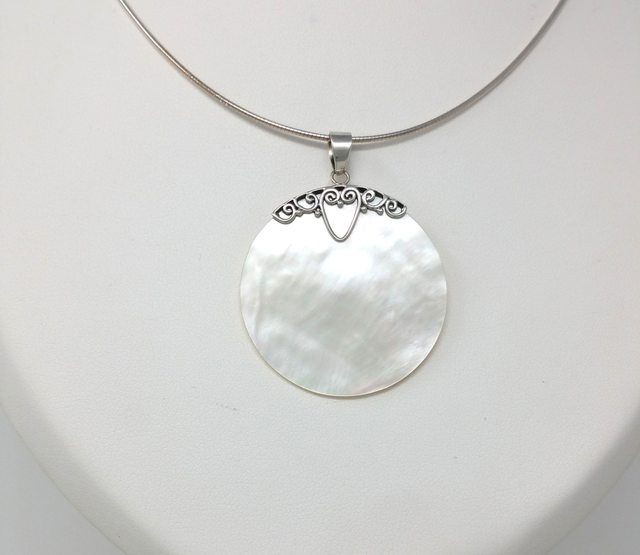 PENDENTIF ROND NACRE BLANCHE ARGENT MASSIF - VENDU SANS CHAINE - 4474