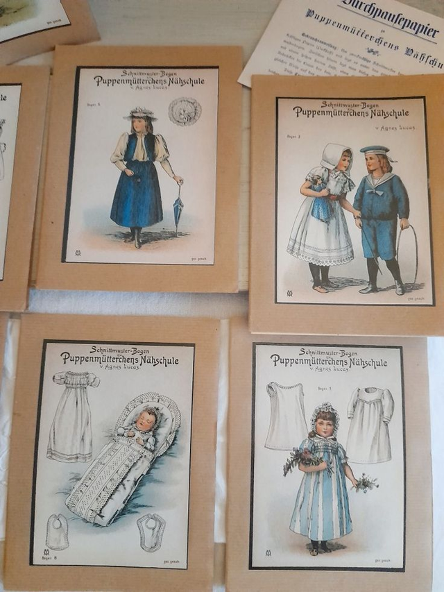 Patrons de poupée Agnès Lucas dans pochette cartonnée illustrée