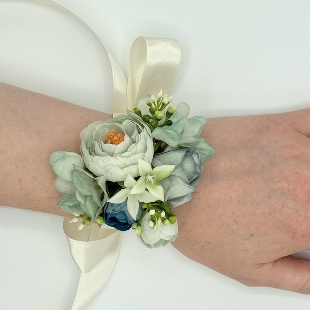 H-3 Flower Corsage