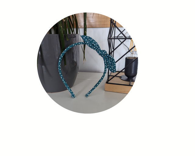 Serre tête vert pois blancs