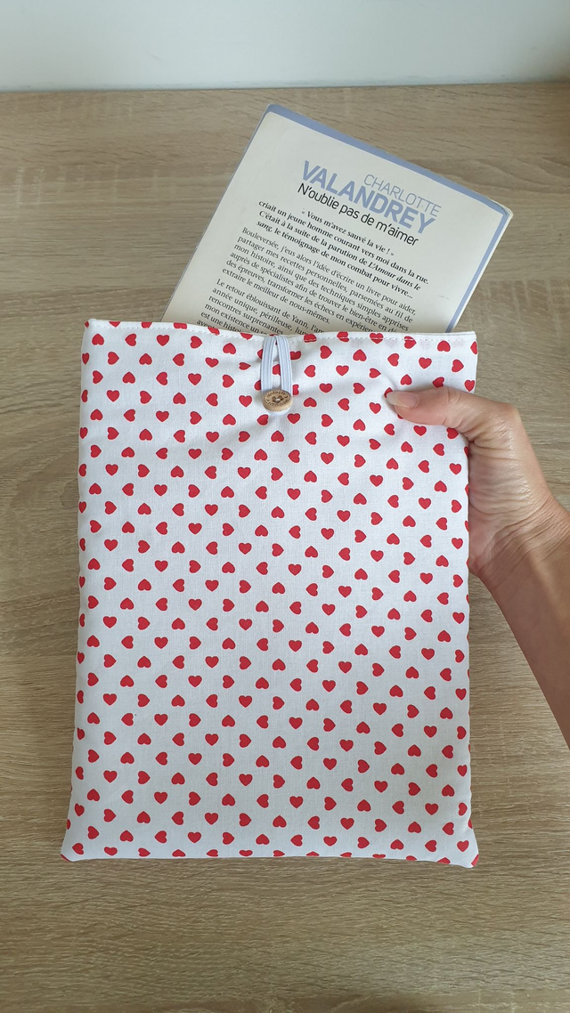 Pochette/ couvre livre petits cœurs rouge