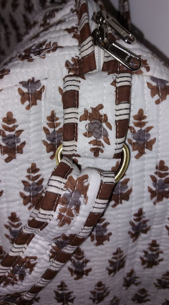 Sac de sport ou de week-end matelassé – Coton imprimé à la main - Grand format pour voyages - Motif marron, gris, blanc