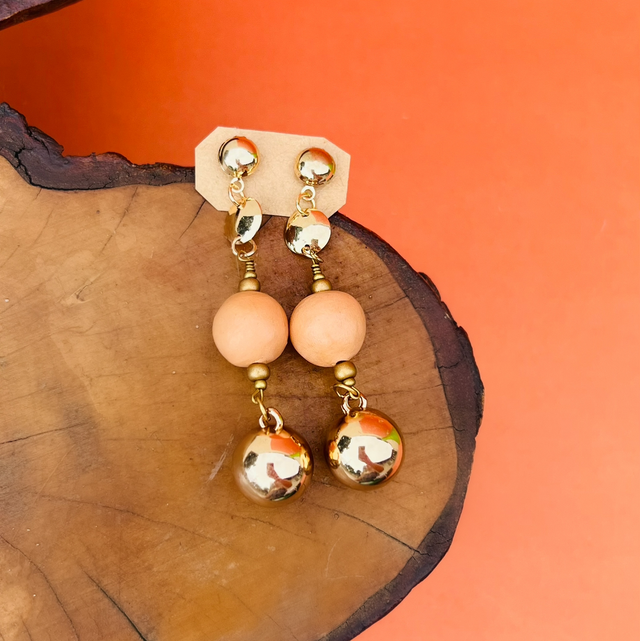 Brinco Bolas Longo Dourado — Peça ÚNICA