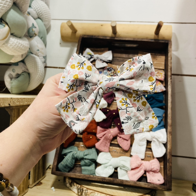 Ruban Noeud barrette fleuris rose