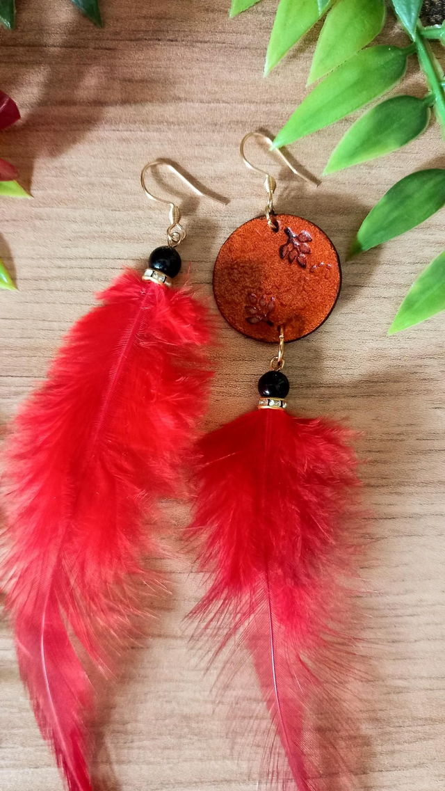 Boucles d&#039;oreilles cuir &amp; plume