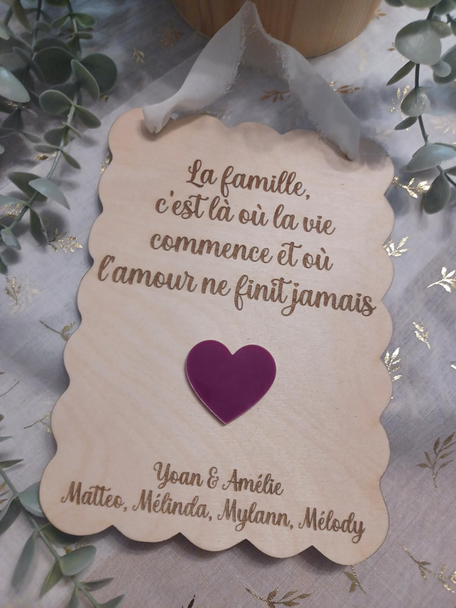 Plaque familiale personnalisée en bois – Avec cœur ❤️