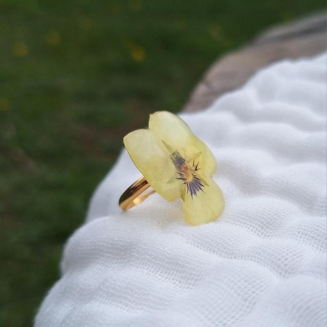 Bague petite Pensée • Viola cornuta • doré 