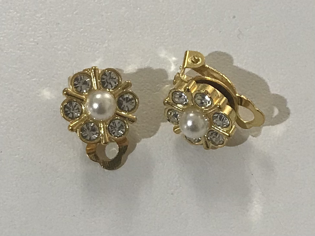 White Clip On Earrings- COE10