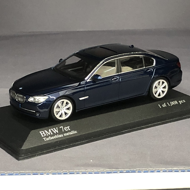 BMW 7er blau met. Minichamps 1:43
