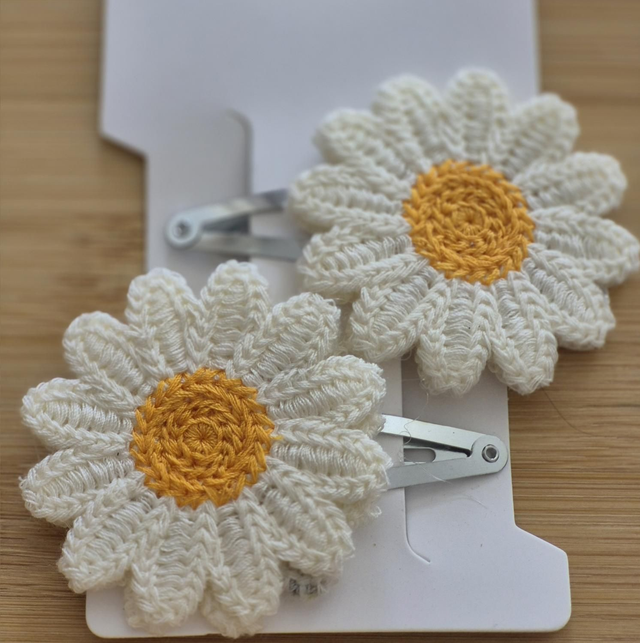 Perfect daisy hair clips 