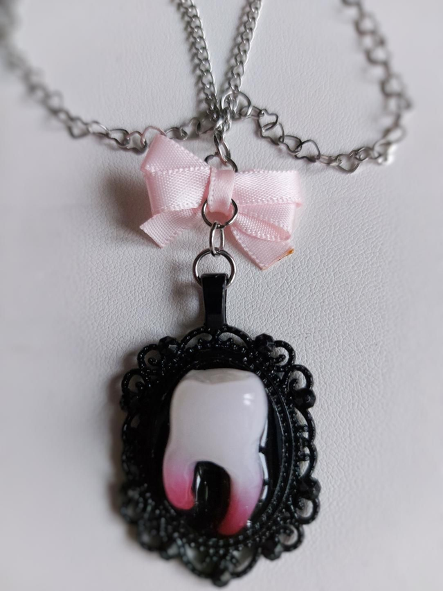 Collier médaillon Dent 🎀