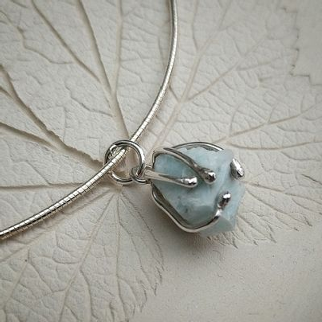 Ruwe larimar hanger