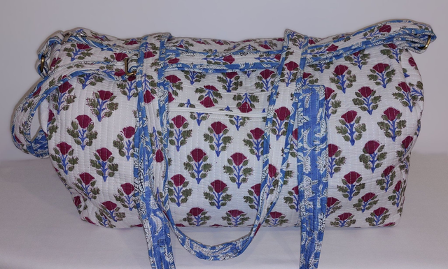 Sac de sport ou de week-end matelassé – Coton imprimé à la main -  Grand format pour voyages - Motif floral rouge,vert, bleu, blanc 