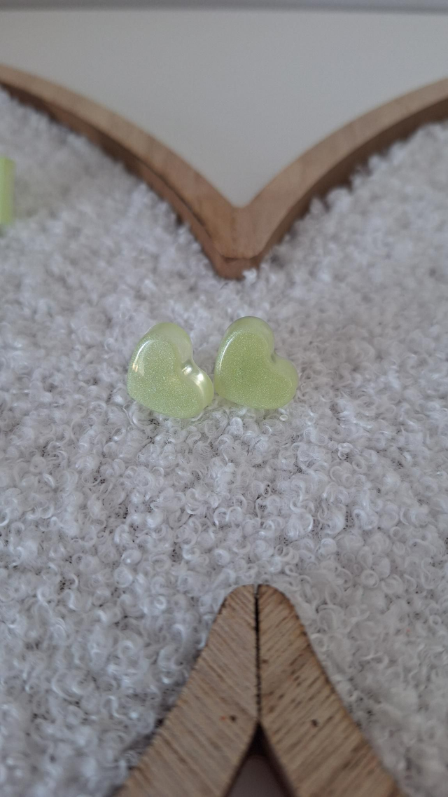 Puces moyen modèle cœurs verts