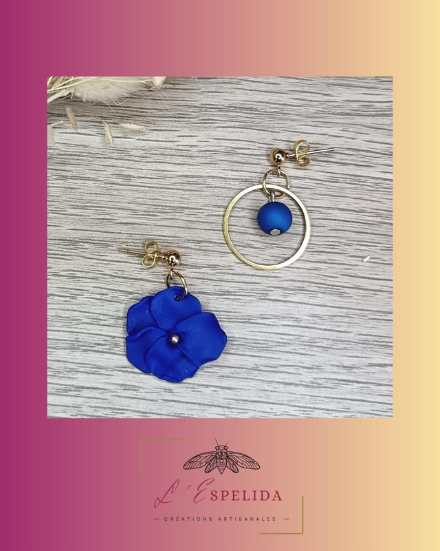 Les âmes soeurs fleurs et perles bleues et dorées 