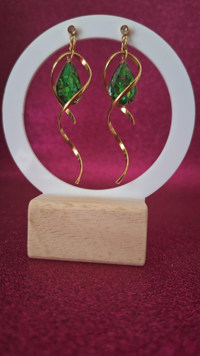 Boucles d'oreilles spirales dorées gouttes paillettes